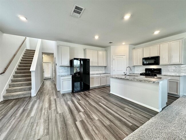 Building Photo - 5701 Pleasanton Pkwy