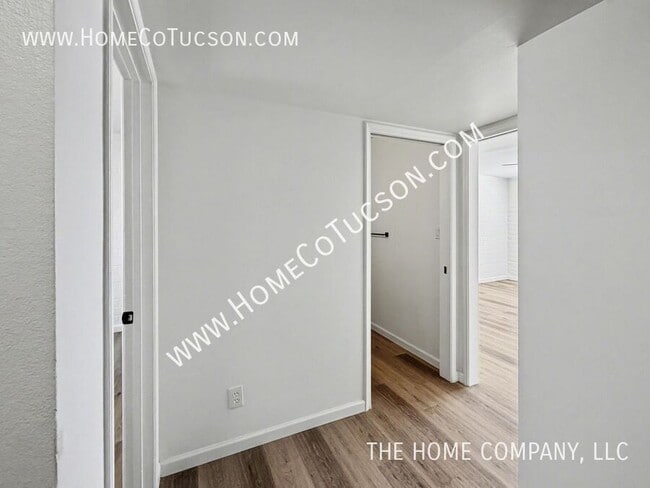 Building Photo - 413 W Pso Solana