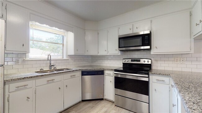 Building Photo - 3923 Olive St