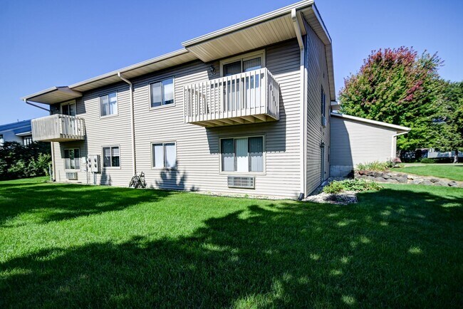 Building Photo - Broadway Drive - Sun Prairie