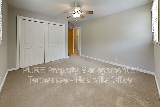 Building Photo - 573 Whispering Hills Dr