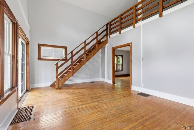 Building Photo - 122 Putnam St