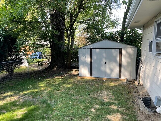 Building Photo - 1708 Paddington Rd