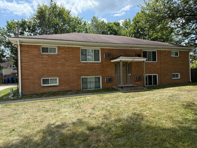 Building Photo - 909 Cook Ave