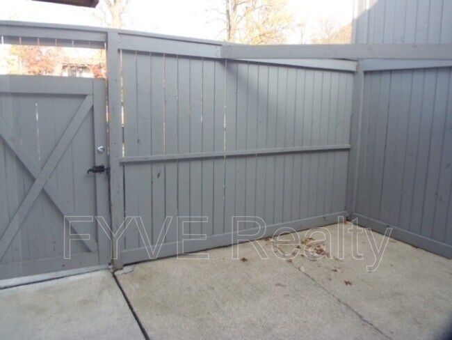 Building Photo - 751 Worthington Forest Pl