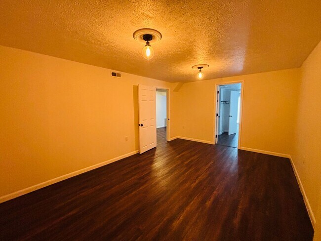 Building Photo - 3 Bedroom, 2 Bath House in Woodbine w/walking trail access