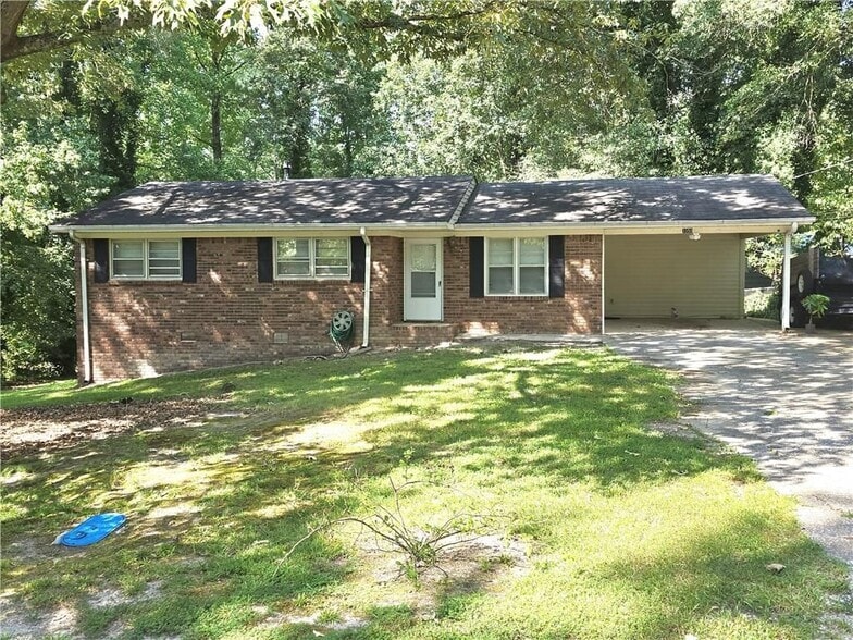 Building Photo - 3350 Scott Dr