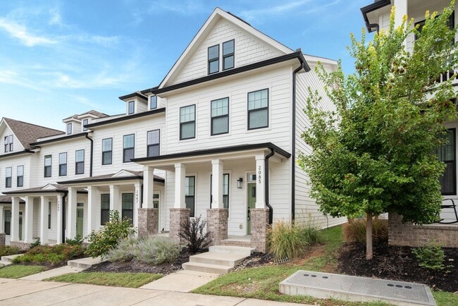 Building Photo - Stunning Modern Townhouse in the Heart of ...