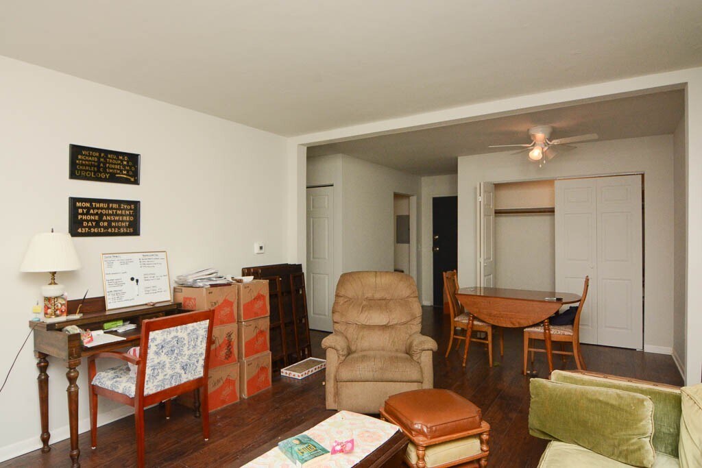 Building Photo - 7319 N Rogers Ave