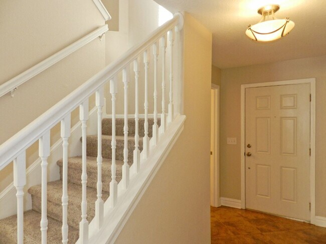 Building Photo - Quality Townhome In Convenient Location!