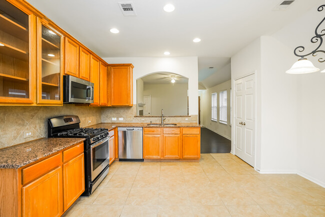 Building Photo - Inviting 3-Bedroom Home