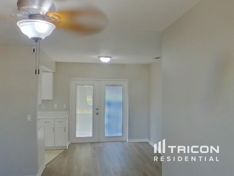 Building Photo - 4000 Berkshire Dr