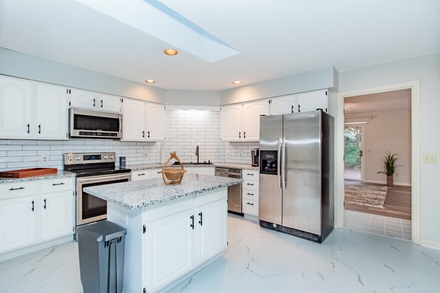 Building Photo - 965 Monticello Dr