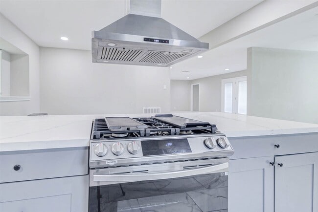 Building Photo - 5439 Lymbar Dr
