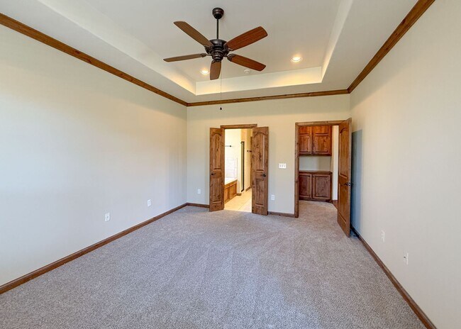 Building Photo - 3 Bed, 2.5 Bath Home in Oxford Park – Open Layout & Tall Ceilings