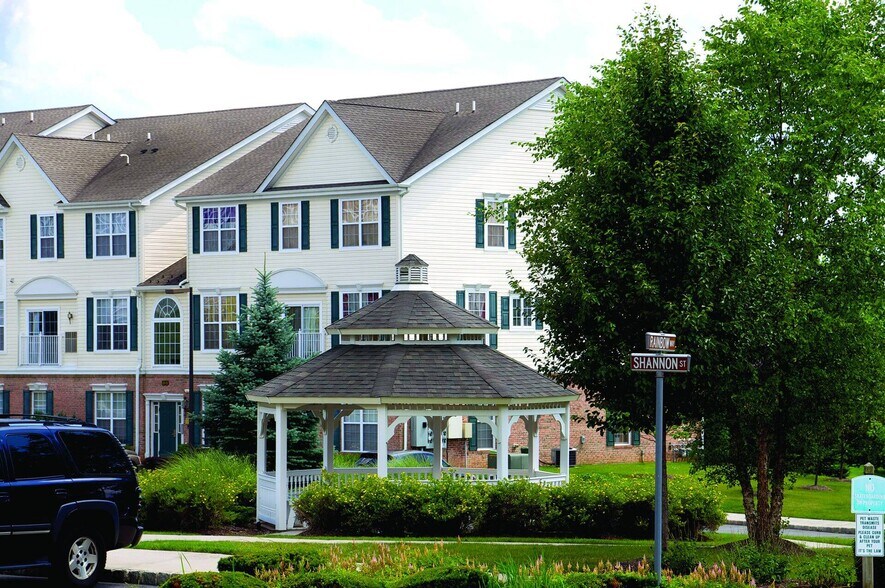 Building Photo - 185 Horseshoe Ct