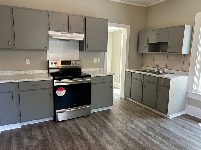 Building Photo - Adorable Home Near Downtown Mooresville!