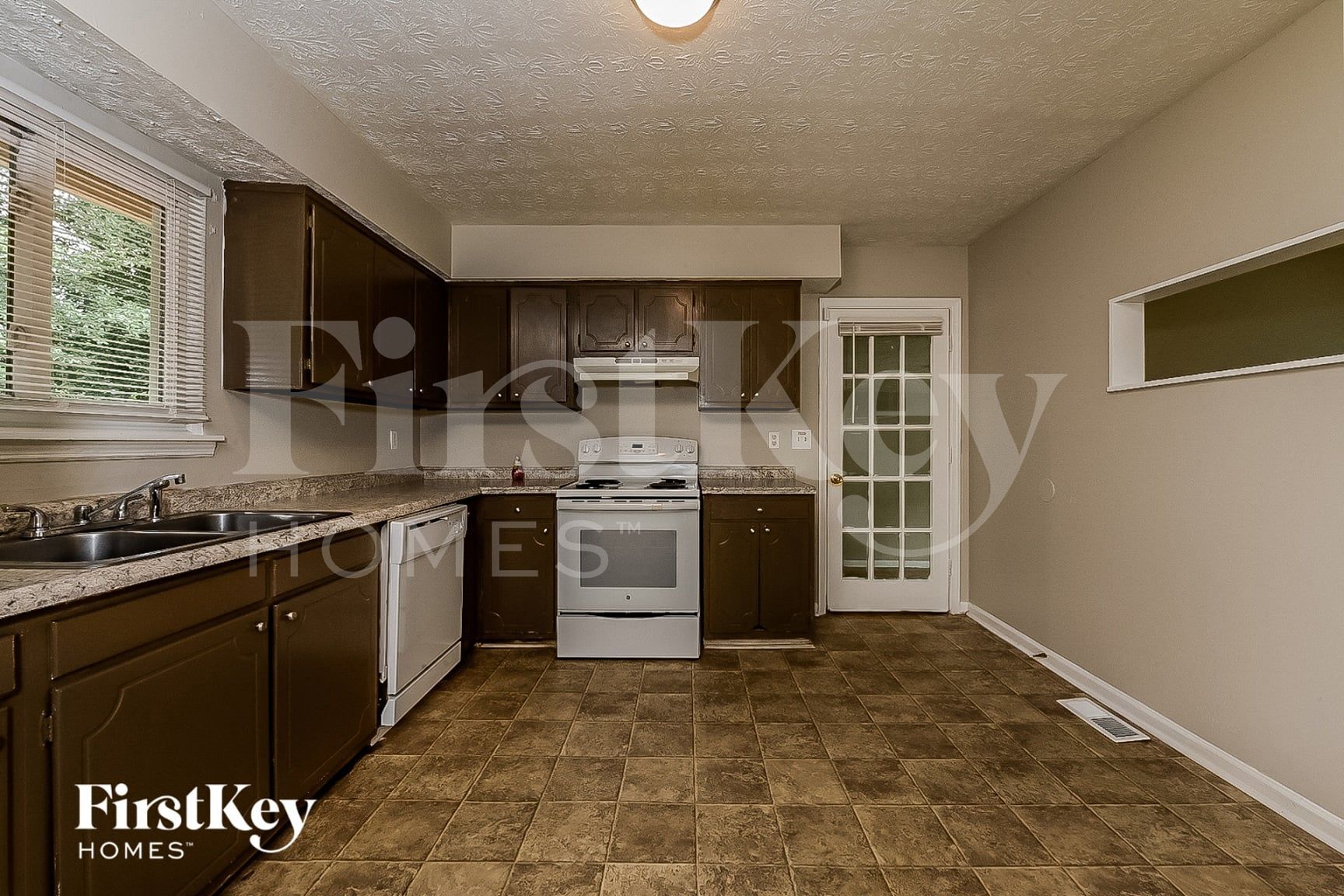 Building Photo - 9075 Gatewood Dr