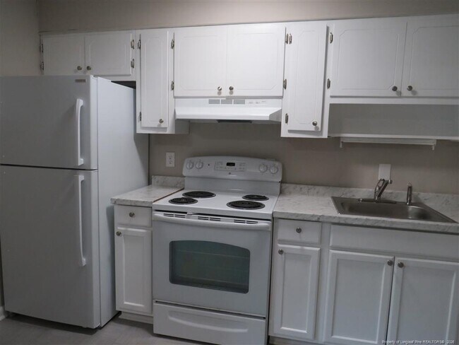 Building Photo - 210 Colonial Dr