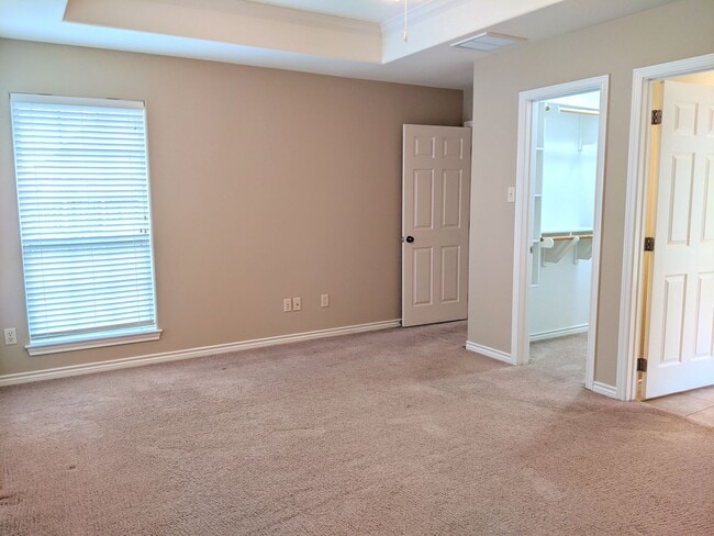 Building Photo - May Move In! 3 Bed 2 Bath In Edelweiss Gar...