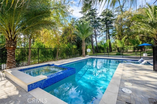 Building Photo - 2065 E Altadena Dr