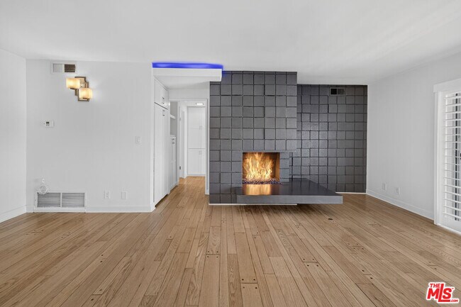 Building Photo - 1301 Flores St