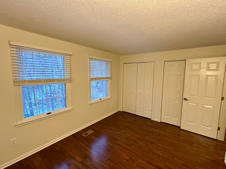 Building Photo - 21 Waterview Dr