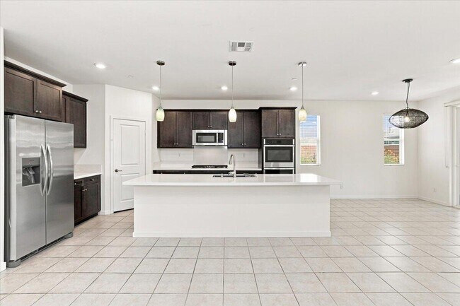 Building Photo - 40082 Catania Ct