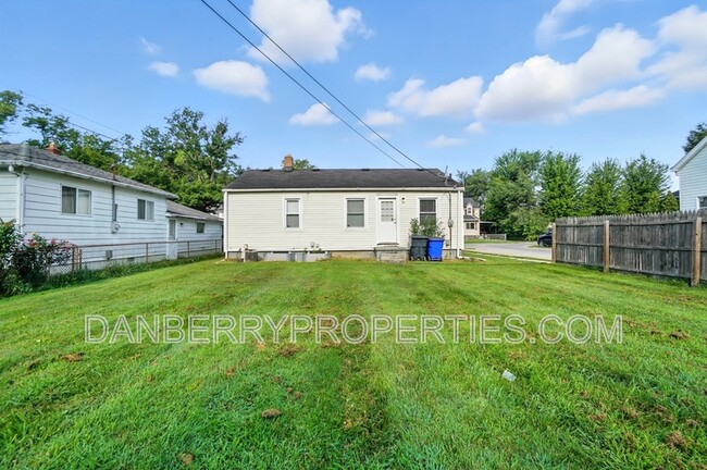 Building Photo - 1126 Searles Rd