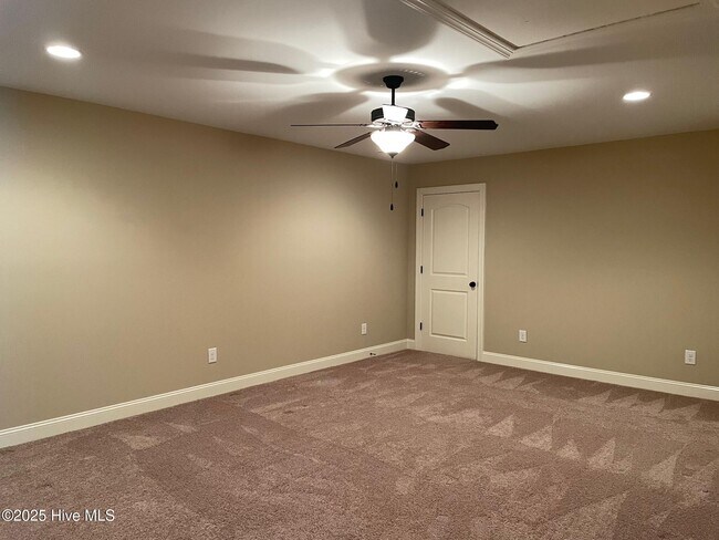 Building Photo - 1673 Cambria Dr