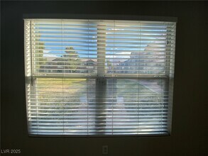 Building Photo - 555 E Silverado Ranch Blvd