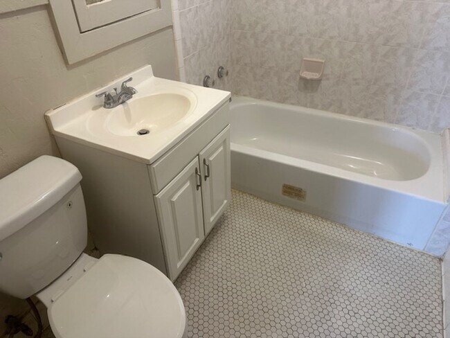 Building Photo - 2825 Madison Ave