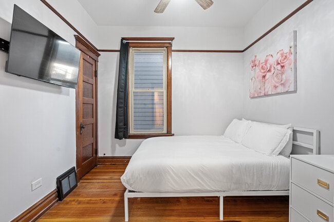 Building Photo - 3905 N Seeley Ave