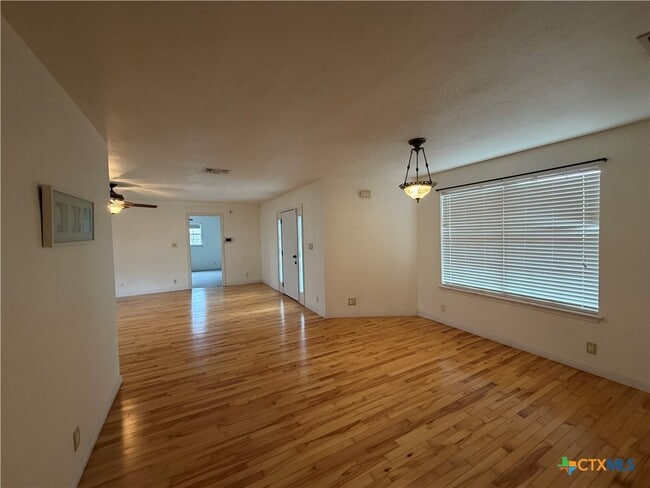 Building Photo - 200 Peggs Pl