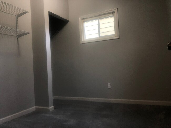 Building Photo - CLE 3 bed, 1 bath Single Family Home- Comi...