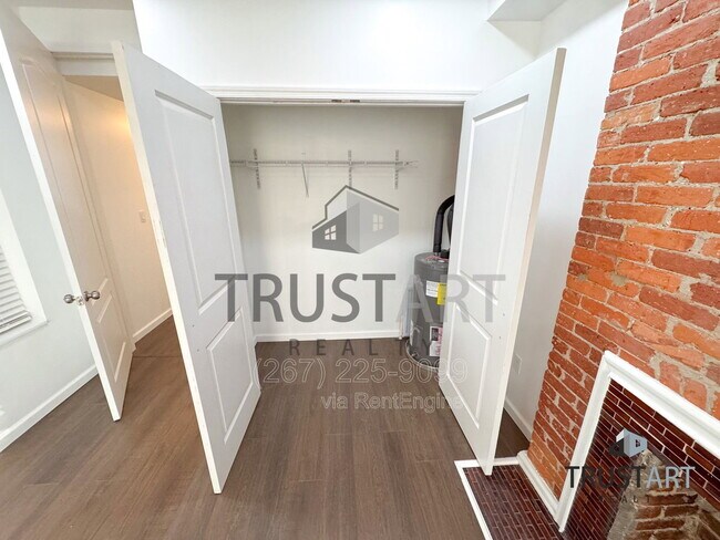 Building Photo - 910 N 41st St