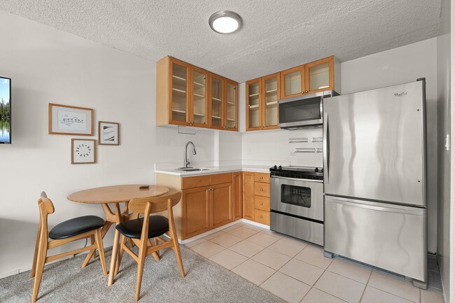 Building Photo - Waikiki Fully furnished studio/1 ba / 1 prk Washer/Dryer in unit