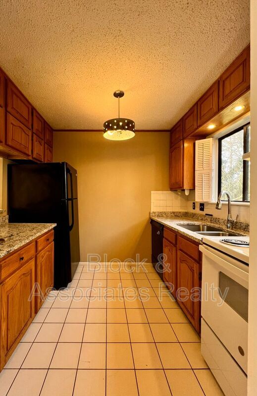 Building Photo - 131 Cedar Cove Ln