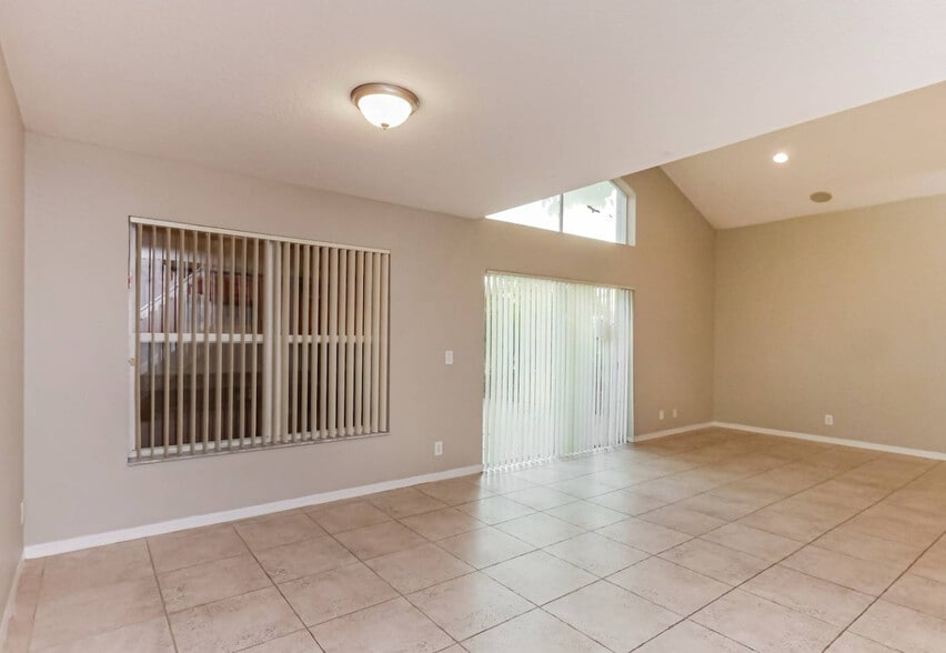 Building Photo - 2120 N 34th Ave