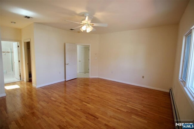 Building Photo - 499 Morse Ave