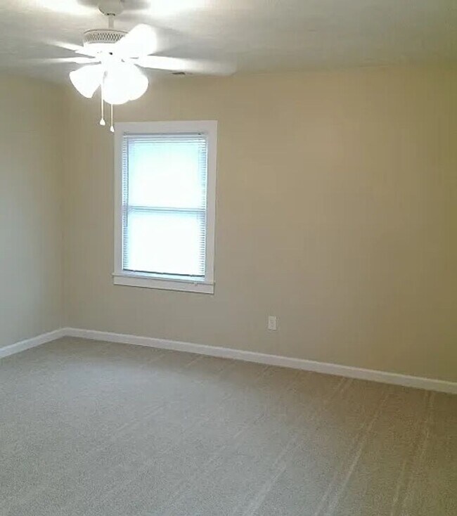 Building Photo - 1032 Oakstone Dr