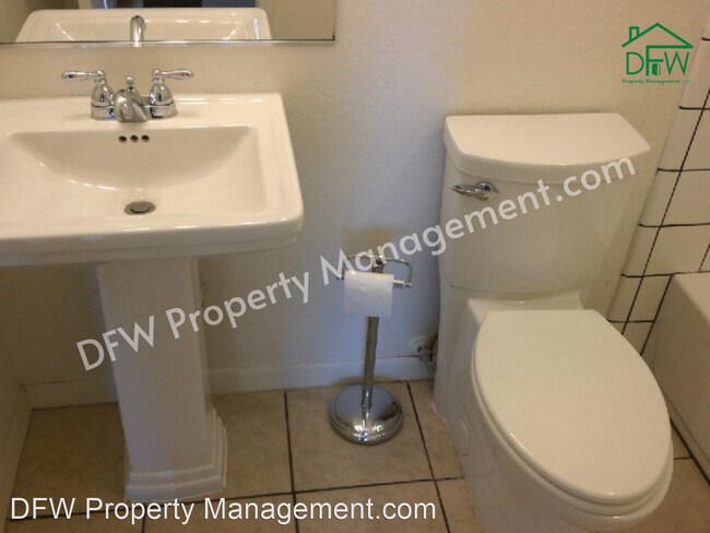 Building Photo - 2 br, 1.5 bath Apartment - Walnut Apartmen...