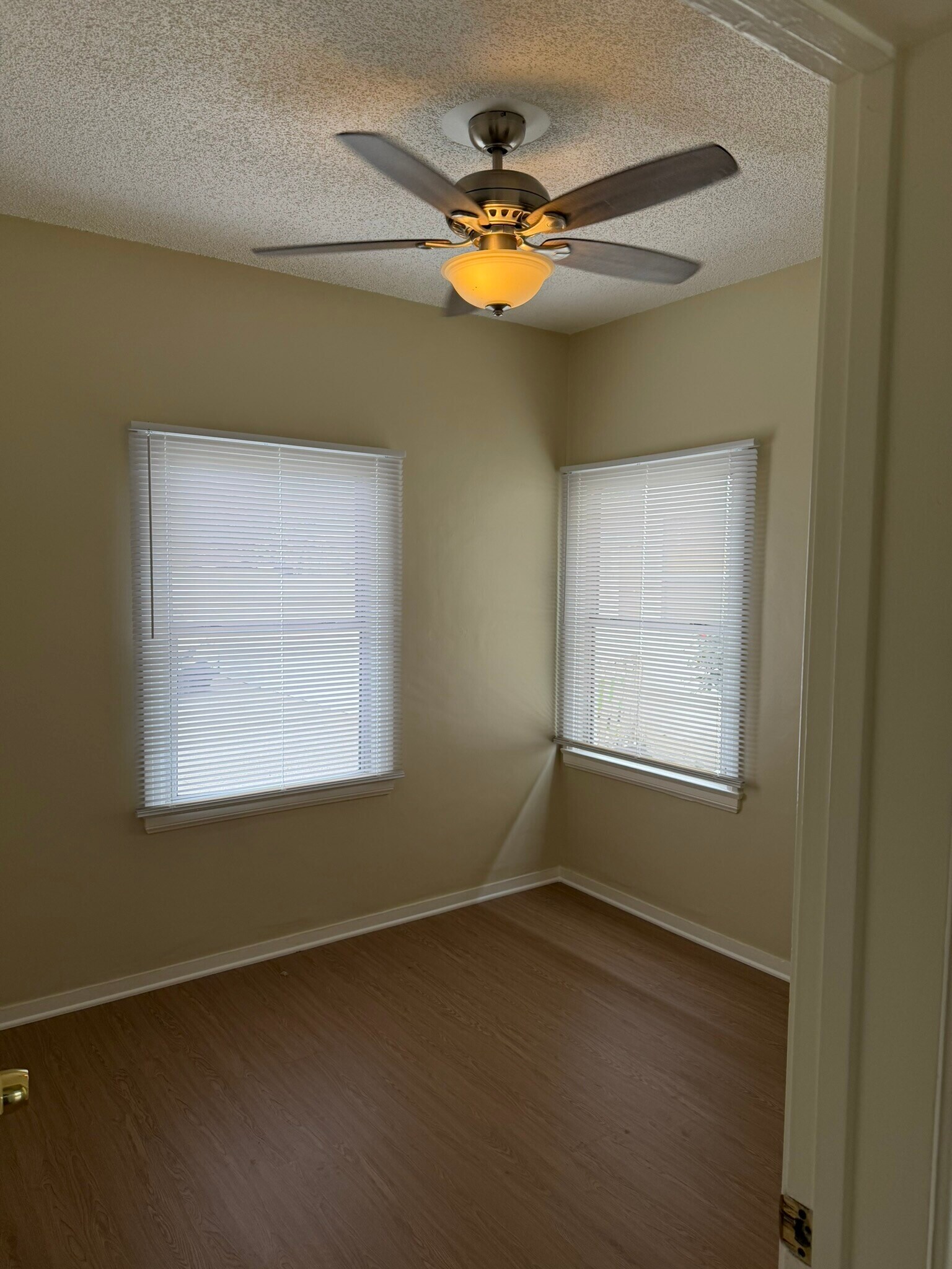 Building Photo - 801 W Glenoaks Blvd