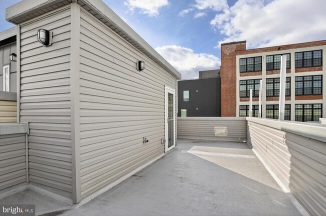 Building Photo - 2138 E Albert St