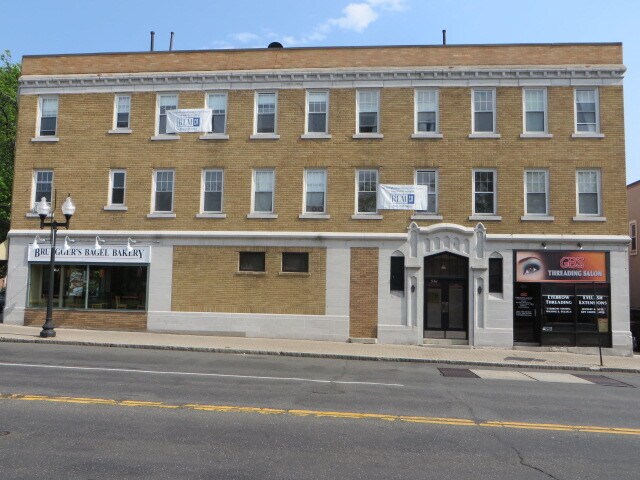 Building Photo - 951 Farmington Ave