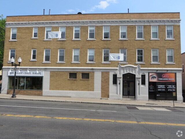 Building Photo - 951 Farmington Ave