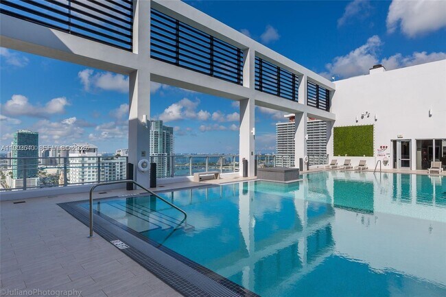 Building Photo - 151 SE 1st St