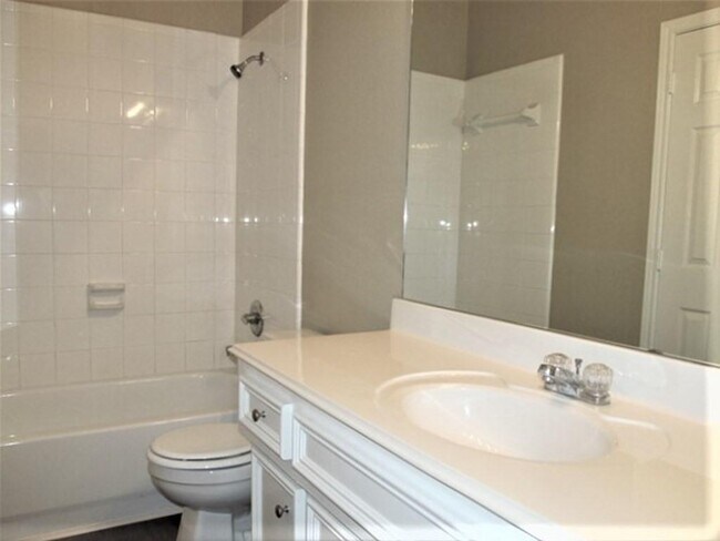 Building Photo - 9150 Sunlit Park Dr