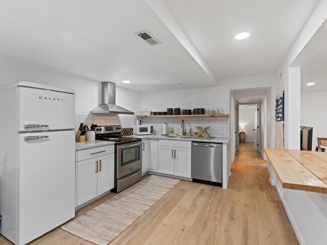Building Photo - 4899 Sonata Dr