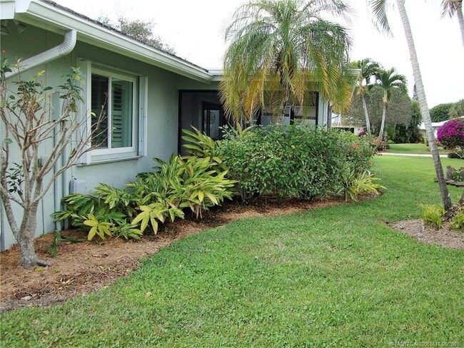 Building Photo - 1843 SE Granada Ln